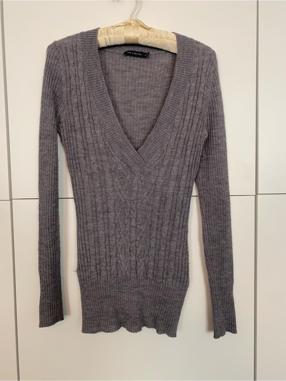 The Limited Women’s Grey V-Neck Ribbed Sweater M
